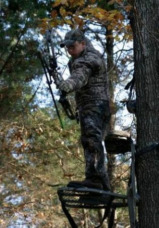 Tree Stand Safety (Tips for Experts and Beginners) 3