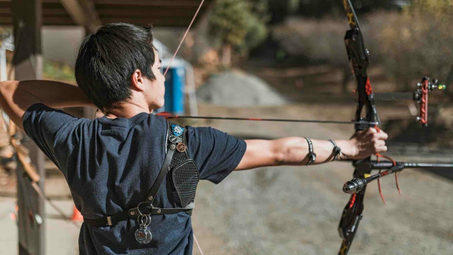 How To Shoot A Recurve Bow Instinctively (Beginner's Guide)