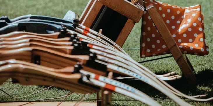 line up of recurve bows