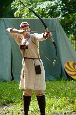How To Aim A Long Bow (Your 8-Step Guide) 3