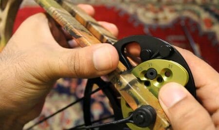 How to Adjust the Draw Length on a Compound Bow (Step-by-Step Guide) 2